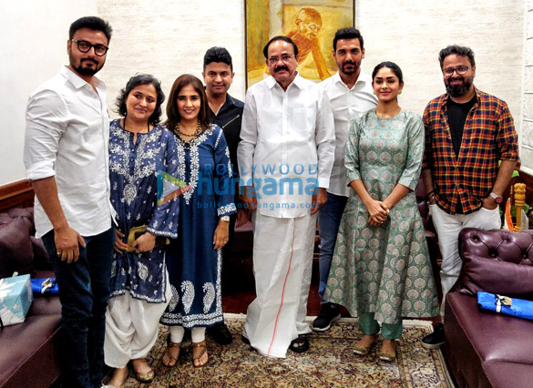 Photos: John Abraham, Bhushan Kumar, Nikkhil Advani and others snapped meeting the Vice President of India Venkaiah Naidu Photos: John Abraham, Bhushan Kumar, Nikkhil Advani and others snapped meeting the Vice President of India Venkaiah Naidu
