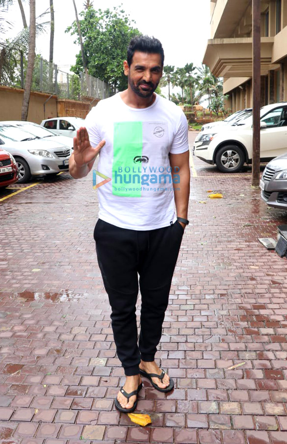 photos john abraham mrunal thakur and nikhil advani snapped promoting their film batla house at jw marriott in juhu 3