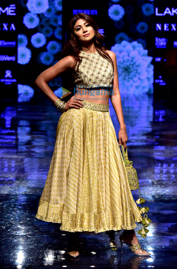 photos kangana ranaut malaika arora shilpa shetty walk the ramp as show stoppers at lakme fashion week 2019 day 5 6