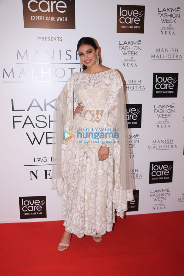 photos karisma kapoor khushi kapoor and others grace the lakme fashion week 2019 6