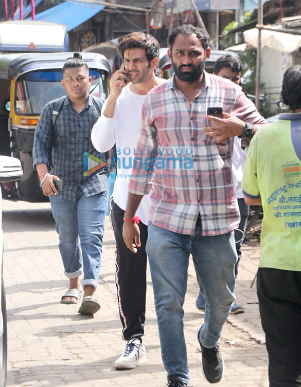 photos kartik aaryan arrives at the gym to receive sara ali khan in bandra 0004