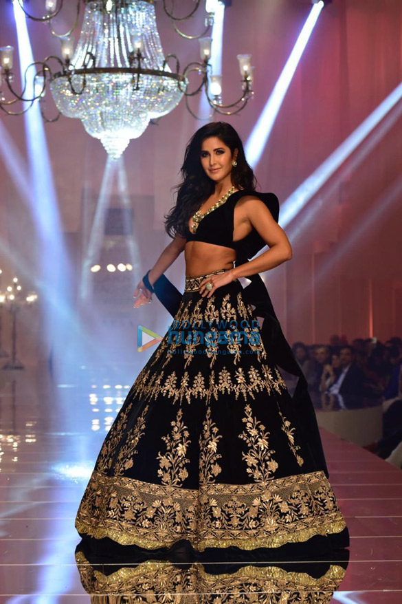 photos katrina kaif walks the ramp at lakme fashion week 2019 4