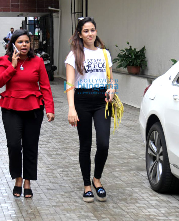 photos mira rajput spotted in bandra 3