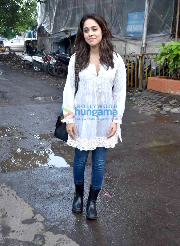 photos nushrat bharucha snapped at a cafe in juhu 2