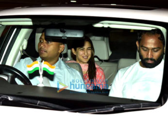 Photos: Sara Ali Khan snapped at the airport to receive Kartik Aaryan