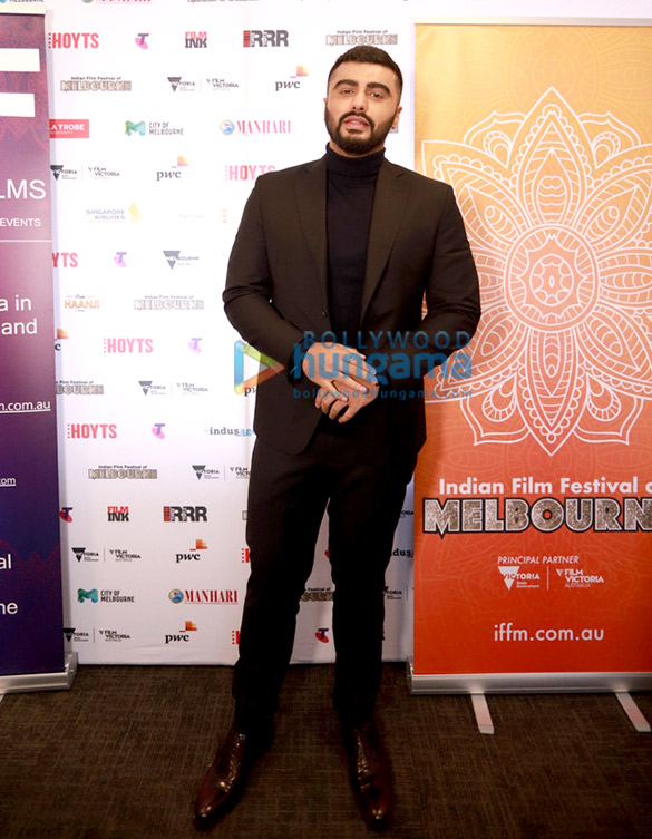 photos shah rukh khan karan johar and other celebrities snapped at the iffm awards 2019 8