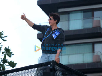 Photos: Shah Rukh Khan celebrates Eid with fans at Mannat
