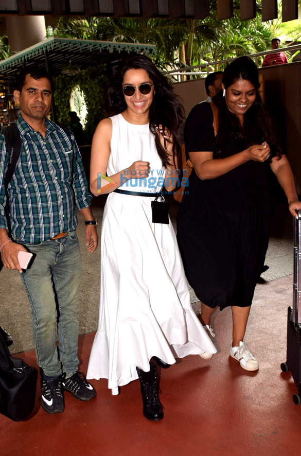 Photos: Shraddha Kapoor, Pooja Hegde, Sonam Kapoor Ahuja and others snapped at the airport Photos: Shraddha Kapoor, Pooja Hegde, Sonam Kapoor Ahuja and others snapped at the airport