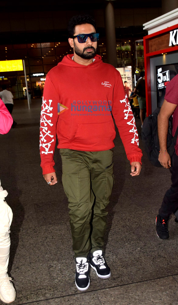 photos shraddha kapoor pooja hegde sonam kapoor ahuja and others snapped at the airport 9