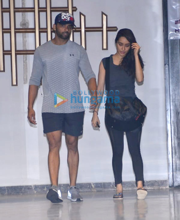 photos shraddha kapoor snapped outside the gym in juhu 1