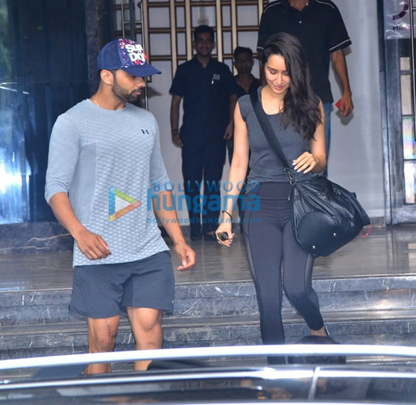 photos shraddha kapoor snapped outside the gym in juhu 2
