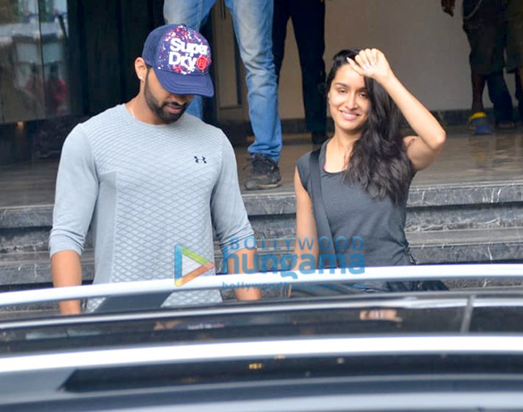 photos shraddha kapoor snapped outside the gym in juhu 3
