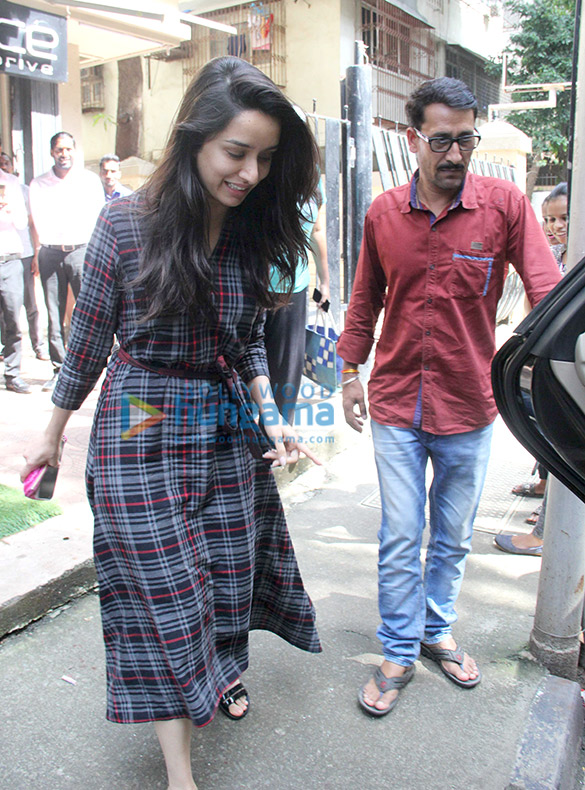 photos shraddha kapoor spotted at a salon in juhu 4