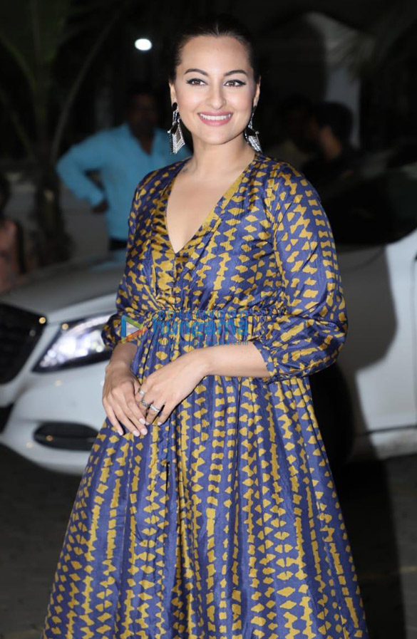 photos sonakshi sinha snapped at the special screening of khandaani shafakhana 3