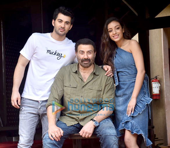 Photos: Sunny Deol, Karan Deol and Sahher Bambba snapped during Pal Pal Dil Ke Paas promotions Photos: Sunny Deol, Karan Deol and Sahher Bambba snapped during Pal Pal Dil Ke Paas promotions
