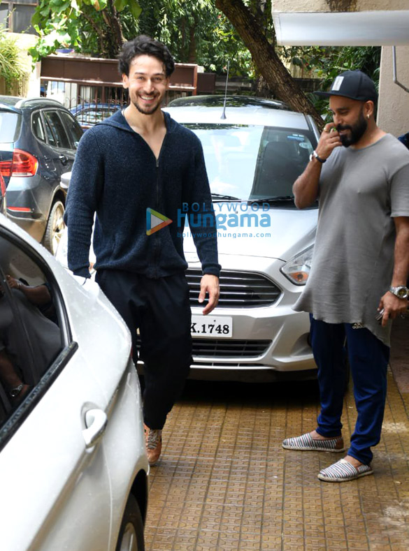 photos tiger shroff spotted at a dance class in andheri 1