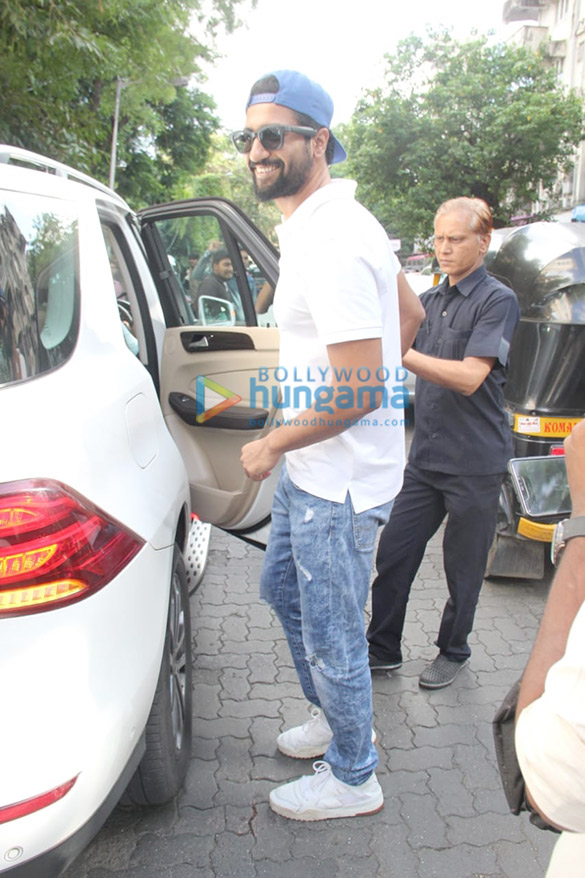 photos vicky kaushal spotted at smoke house deli in bandra 5
