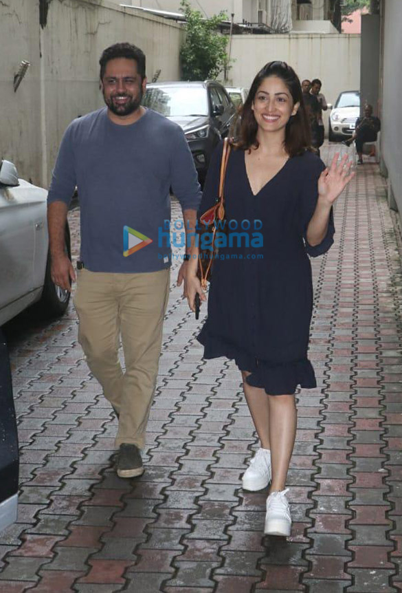 photos yami gautam snapped at tips office in khar 2