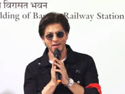 Shah Rukh Khan causes FAN FRENZY at Bandra Railway Station