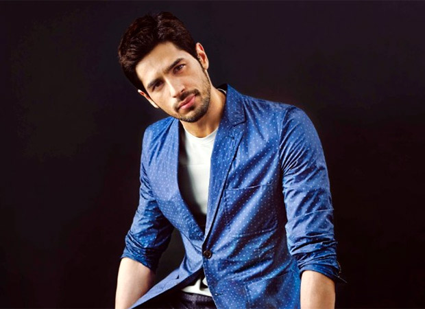 Sidharth Malhotra literally hangs around in Kargil 