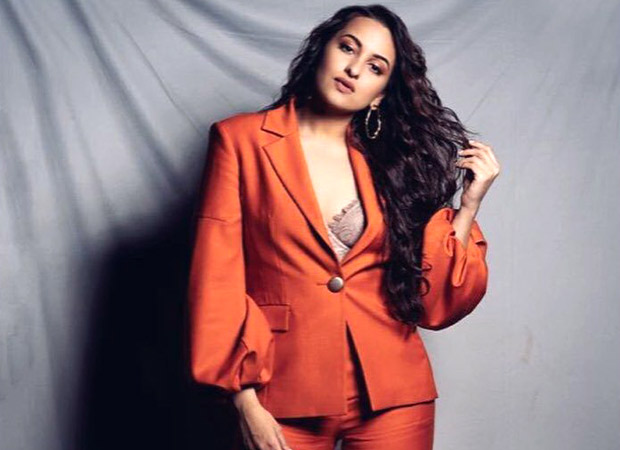 Sonakshi Sinha Ke Sex Photo - Sonakshi Sinha's got her 'Orange Dolly' mode on in this outfit by Osman  Studio : Bollywood News - Bollywood Hungama