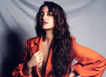 Katrina Kapoor Ki Aur Sonakshi Sinha Ki Hot Sex - Sonakshi Sinha becomes the new face of MyGlamm's new collection POSE :  Bollywood News - Bollywood Hungama