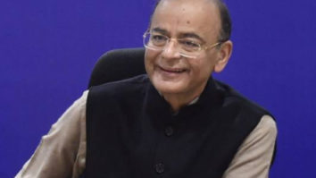 Varun Dhawan, Karan Johar, Ajay Devgn & other Bollywood celebs pay last respect to former finance minister Arun Jaitley
