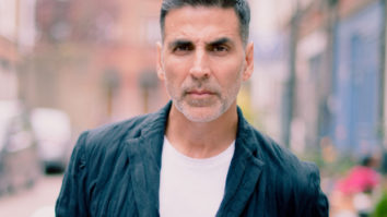 After Amitabh Bachchan, Akshay Kumar lauds the Metro; shares video taking a Metro ride