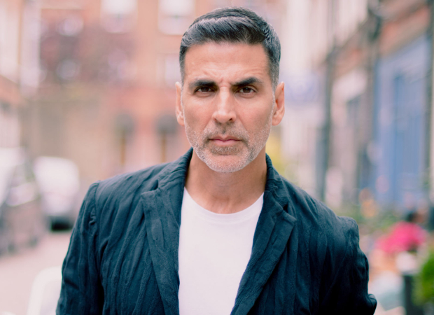After Amitabh Bachchan, Akshay Kumar lauds the Metro; shares video taking a Metro ride