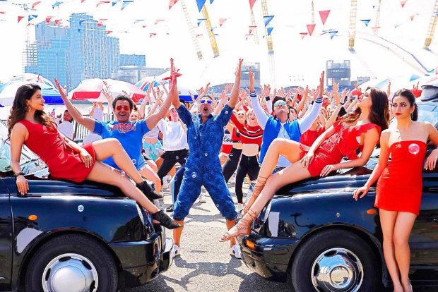 Housefull 4: Akshay Kumar, Kriti Sanon, Riteish Deshmukh, Pooja Hegde, Bobby Deol, Kriti Kharbanda feature in quirky 'Ek Chumma' song