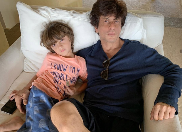 Shah Rukh Khan and Abram Khan bid adieu to Lord Ganesha during Ganpati Visarjan Shah Rukh Khan and Abram Khan bid adieu to Lord Ganesha during Ganpati Visarjan