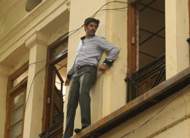 Kartik Aaryan pulls a daredevil stunt for Pati Patni Aur Woh; chooses to not use a harness