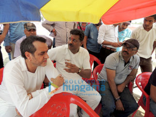 on the sets of the movie Kirket