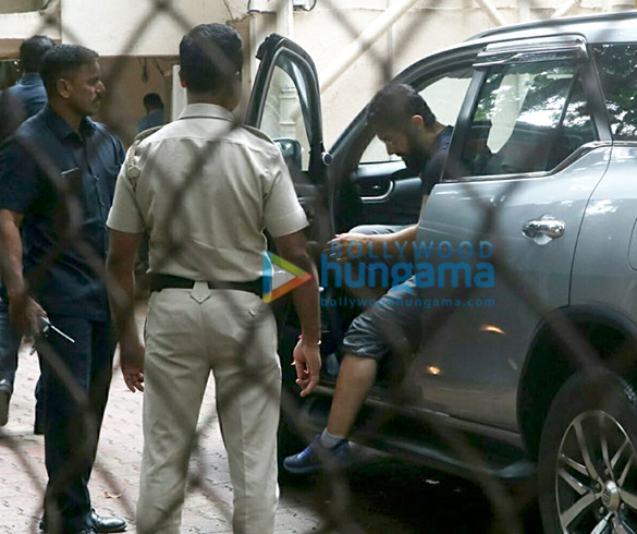 photos aamir khan spotted in bandra 1