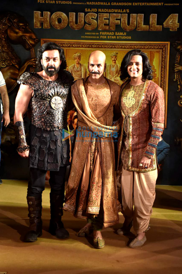 photos akshay kumar bobby deol riteish deshmukh kriti sanon pooja hegde and kriti kharbanda grace the trailer launch of housefull 44 2