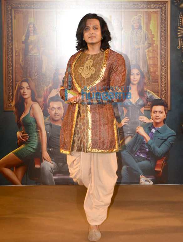 photos akshay kumar bobby deol riteish deshmukh kriti sanon pooja hegde and kriti kharbanda grace the trailer launch of housefull 4 3
