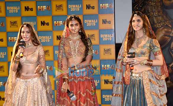 photos akshay kumar bobby deol riteish deshmukh kriti sanon pooja hegde and kriti kharbanda grace the trailer launch of housefull 4 7