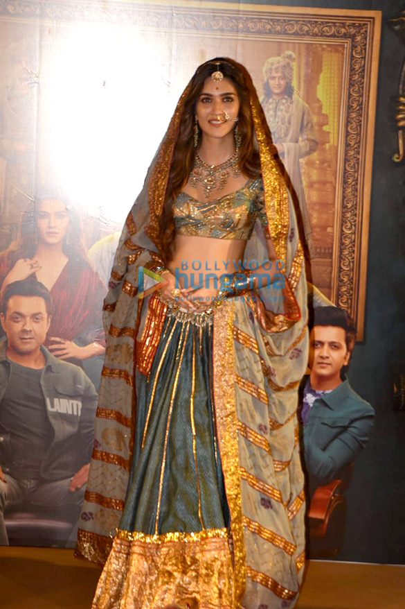 photos akshay kumar bobby deol riteish deshmukh kriti sanon pooja hegde and kriti kharbanda grace the trailer launch of housefull 4 9