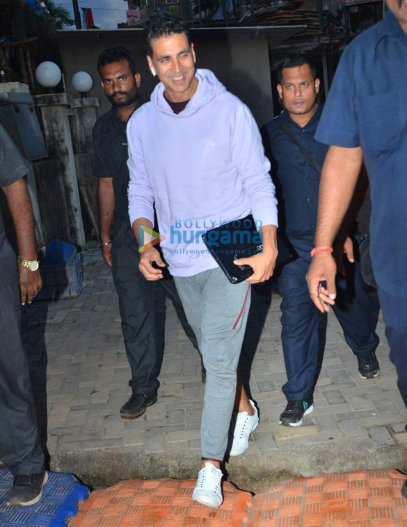 photos akshay kumar snapped at the versova jetty 3
