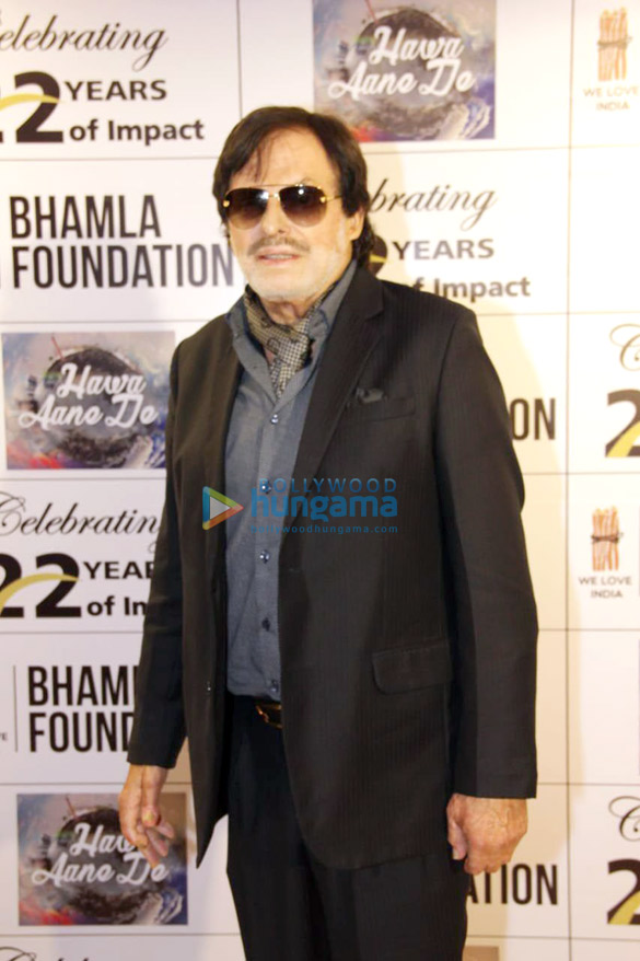 photos amrita rao esha gupta kapil sharma kanika kapoor and others celebrate the success of bhamla foundations beatairpollution campaign song hawaaanede 7