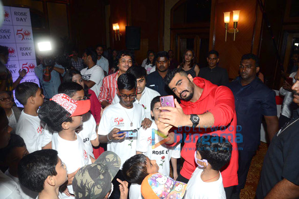 Photos: Arjun Kapoor celebrates ‘National Cancer Rose Day’ with cancer affected children Photos: Arjun Kapoor celebrates ‘National Cancer Rose Day’ with cancer affected children
