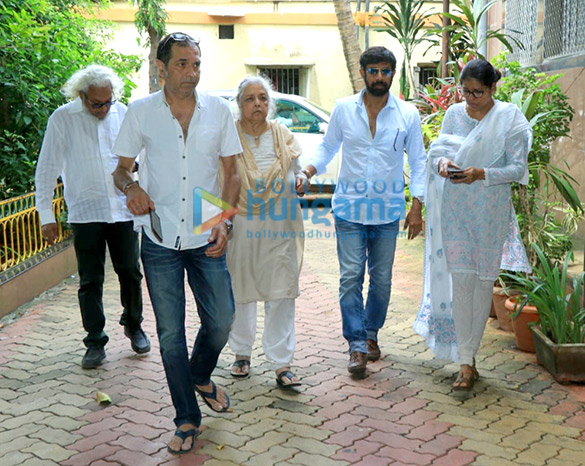 photos celebs attend viju khotes funeral 3