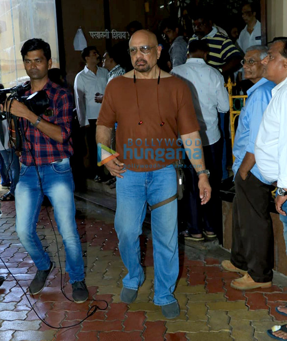 photos celebs attend viju khotes funeral 5