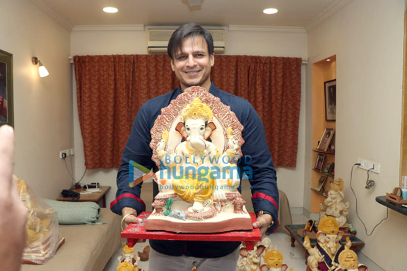 photos celebs snapped bringing home their ganpatis 1