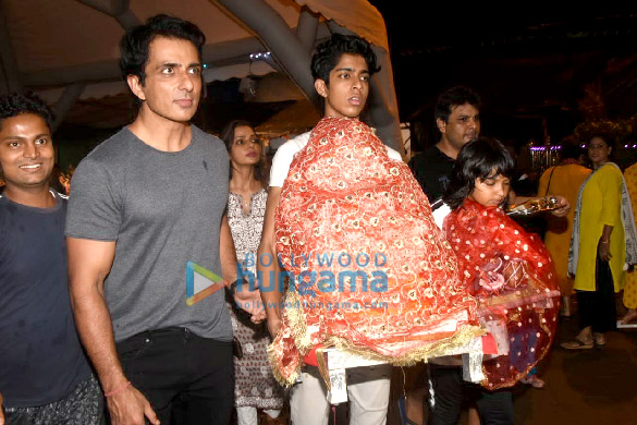 photos celebs snapped bringing home their ganpatis1 2