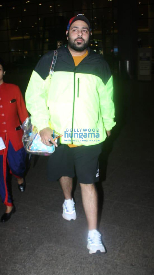 photos deepika padukone jacqueline fernandez and others snapped at the airport 0023