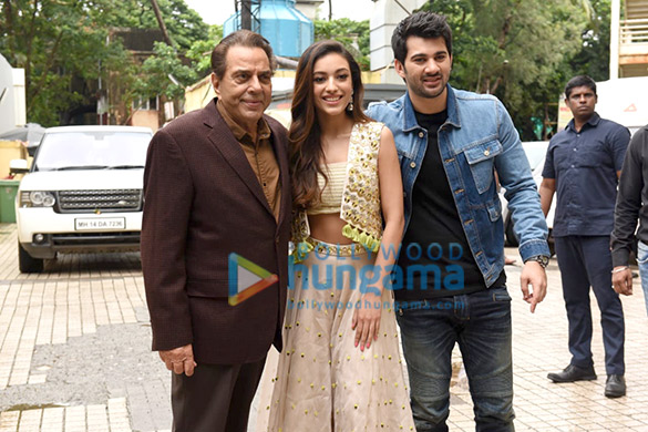 photos dharmendra karan deol and saher bamba grace the trailer launch of pal pal dil ke paas 1