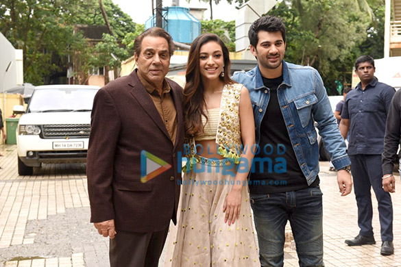 photos dharmendra karan deol and saher bamba grace the trailer launch of pal pal dil ke paas 3