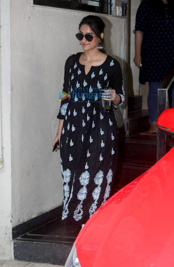 photos ileana dcruz spotted at the matrix office in bandra 3 2