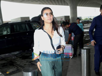 Photos: Kajol, Karisma Kapoor and Rajkumar Hirani snapped at the airport